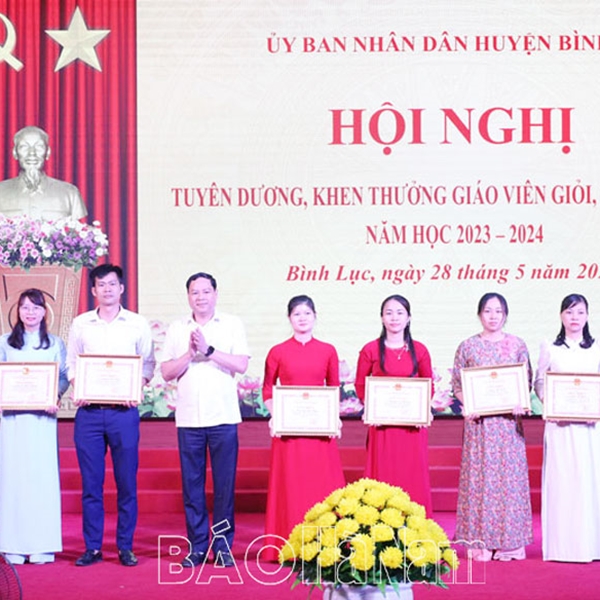 Bình Lục tuyên dương, khen thưởng giáo viên dạy giỏi, học sinh giỏi các cấp