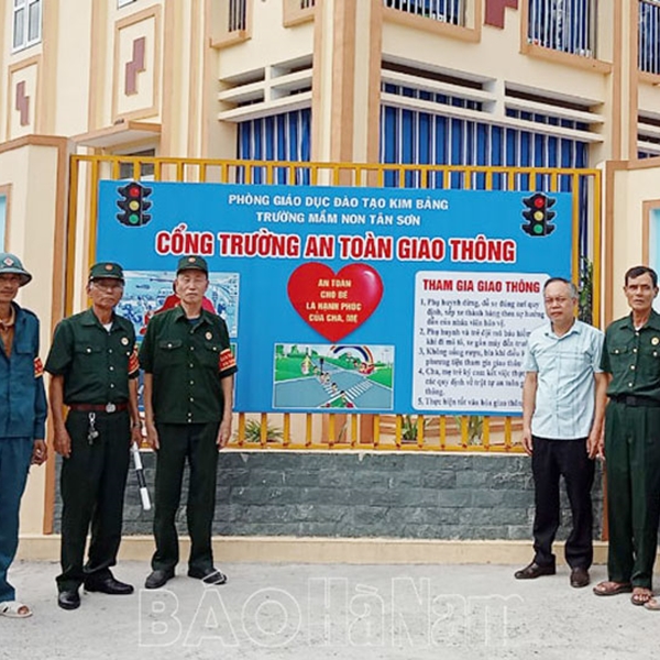 Hội CCB Tân Sơn ra mắt mô hình CCB “Tự quản an toàn giao thông”