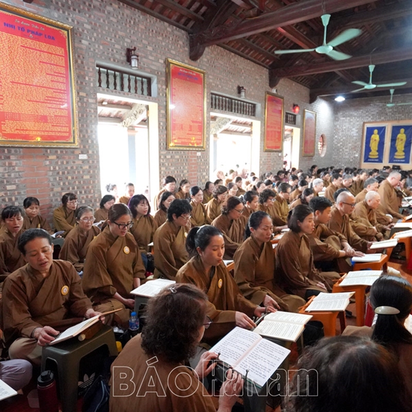 Hàng nghìn phật tử về chùa Lưu Ly dự lễ hội