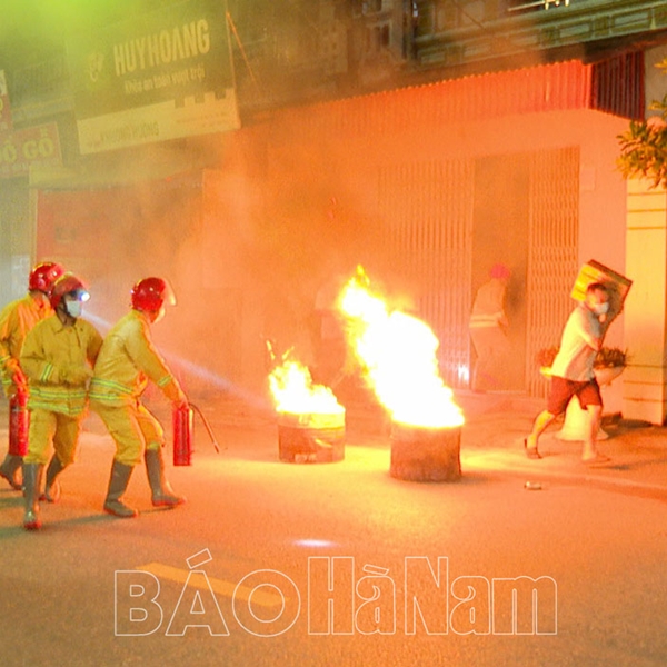 Tổ liên gia an toàn PCCC phường Lương Khánh Thiện thực tập phương án chữa cháy, cứu nạn cứu hộ