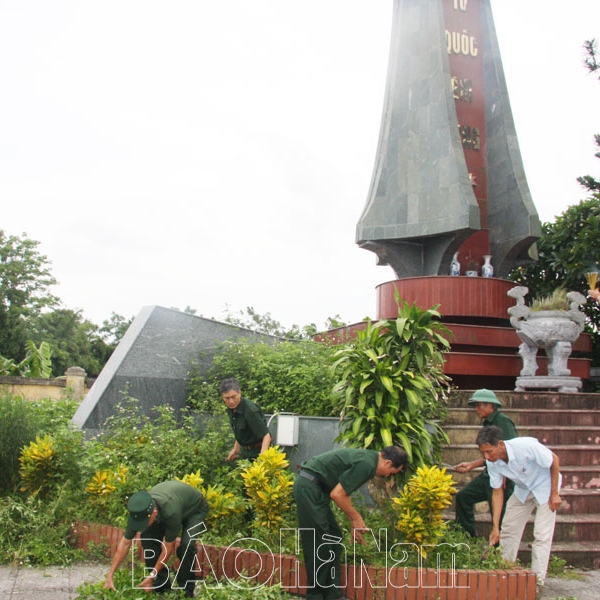 Hội Cựu chiến binh xã An Nội ra quân vệ sinh môi trường nghĩa trang liệt sỹ