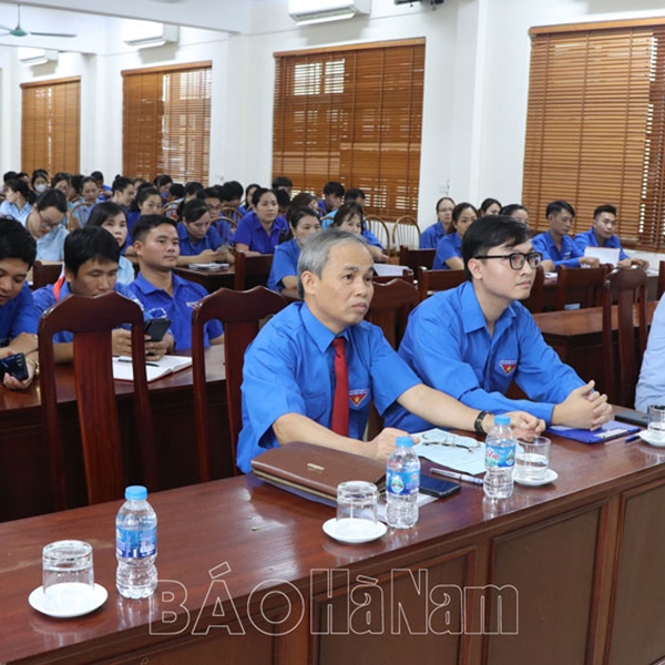 Huyện đoàn Lý Nhân bồi dưỡng lý luận chính trị và tập huấn kỹ năng, nghiệp vụ cho cán bộ đoàn, đội