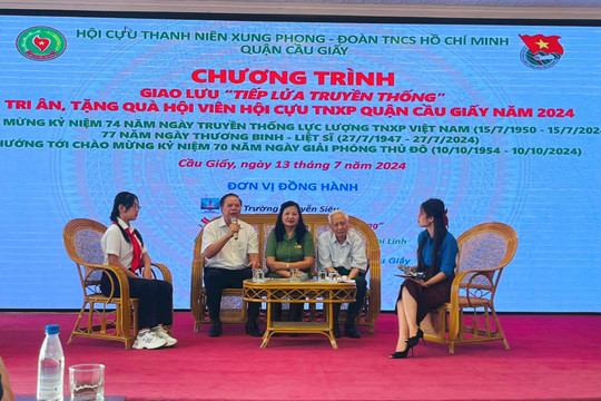 Giao lưu “Tiếp lửa truyền thống” với cựu thanh niên xung phong