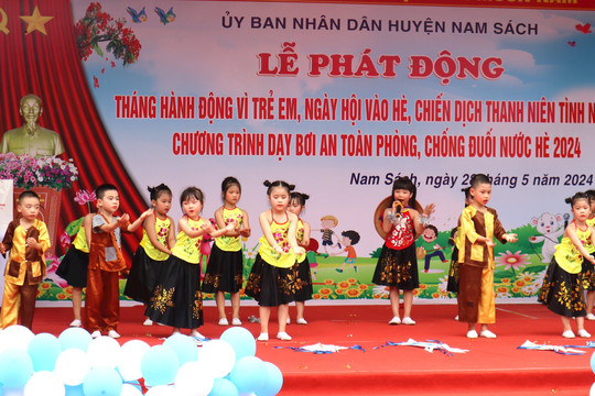 Nam Sách dạy bơi, phòng chống đuối nước cho trẻ em dịp hè