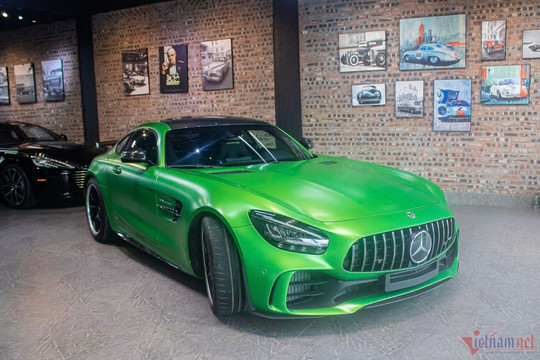 Lý do siêu xe Mercedes-AMG GT R nhập tư nhân đắt hơn chính hãng tới 4 tỷ đồng