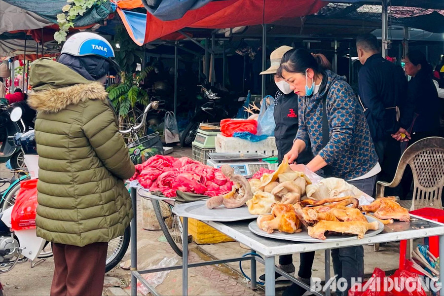 Giá thực phẩm sáng 30 Tết ổn định, nguồn cung dồi dào