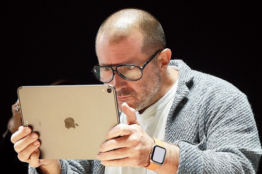 Jony Ive bắt tay OpenAI tạo thiết bị siêu AI