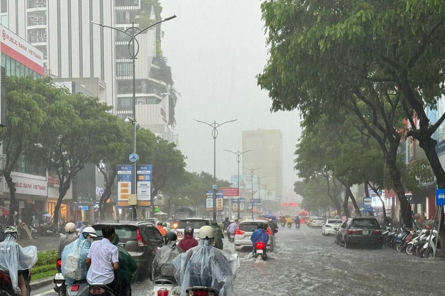 Cần làm gì khi ô tô bị ngập nước và dấu hiệu nhận biết?