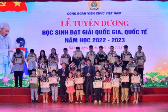 Công đoàn Viên chức Việt Nam tuyên dương học sinh đạt giải quốc gia, quốc tế