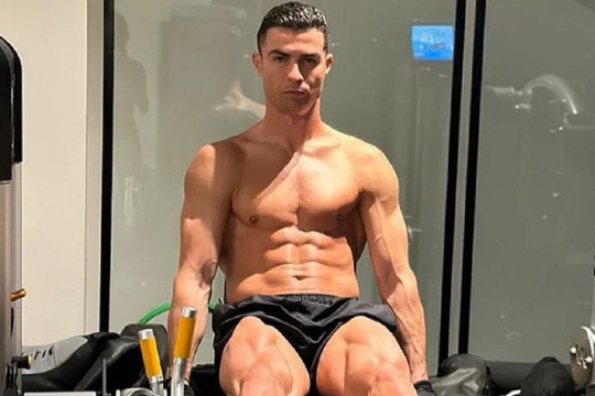 Thói quen dị của Ronaldo: Ngủ 5 giấc, nằm trong "tủ lạnh", ăn kiểu phi hành gia