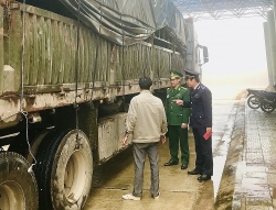 Nam Giang International Border Gate Customs Branch makes great effort to overcome difficulties