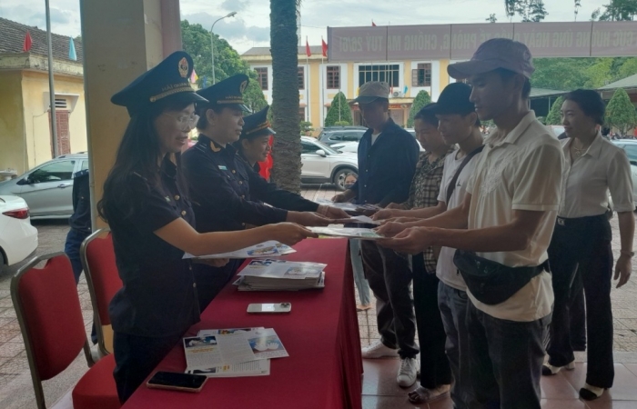 Ngành Hải quan tích cực tuyên truyền thực thi pháp luật hưởng ứng Ngày Pháp luật Việt Nam