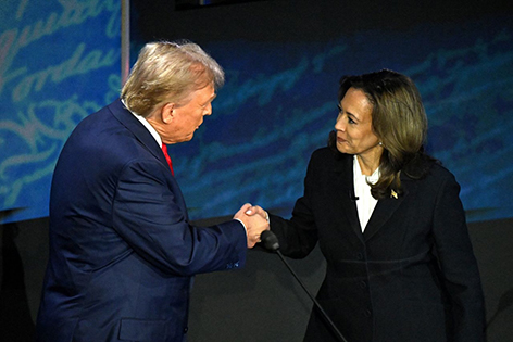 Tranh luận giữa ông Trump với bà Harris: “Vỏ quýt dày gặp móng tay nhọn”