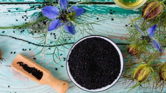 My mom swears by these 7 ways to use black cumin for acidity!