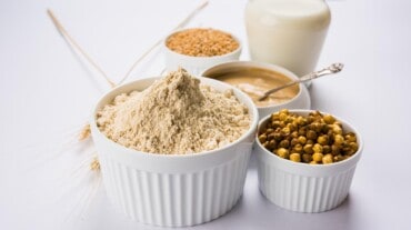 Bột sattu có tốt không? Biết lợi ích, tác dụng phụ và cách tiêu thụ nó