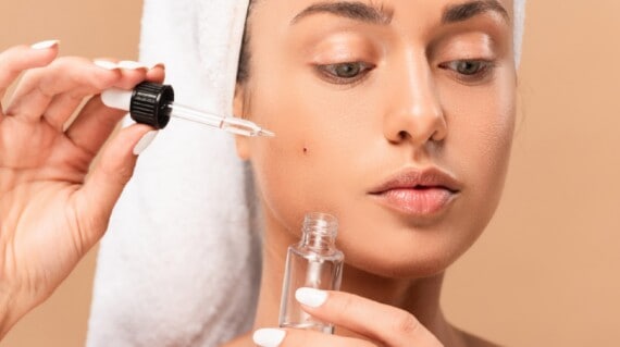 5 serum trị mụn tốt nhất cho làn da sáng mịn