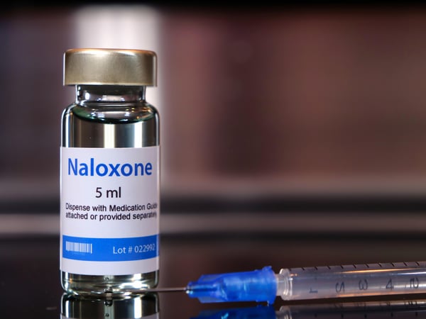 Ít người trẻ lớn có thể quản lý Naloxone đến đảo Fentanyl overdose