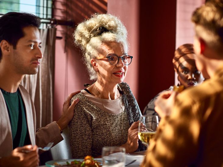 Mẹo để chia sẻ chẩn đoán bệnh Alzheimer lúc ban đầu với những người thân yêu