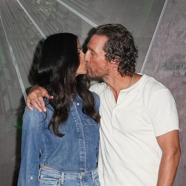 Matthew McConaughey chia sẻ lễ vật cảm động với vợ Camila Alves vào ngày kỷ niệm 12 năm ngày cưới