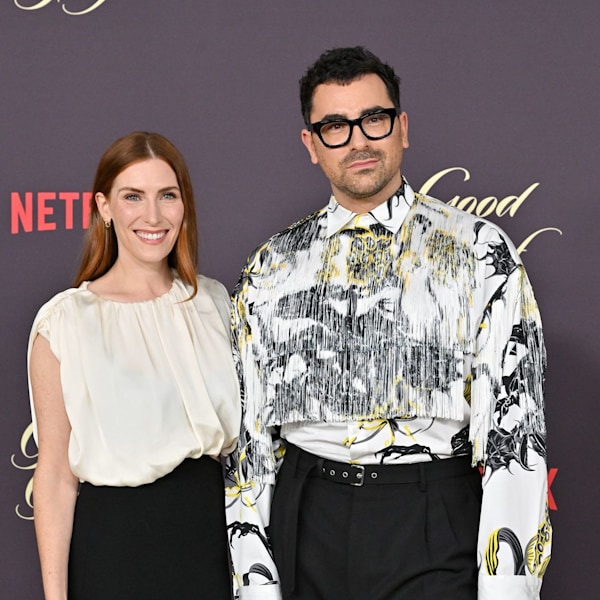 Hãy gặp em gái nổi tiếng của Dan Levy, Sarah Levy