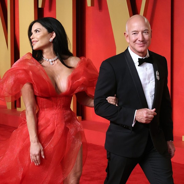 Jeff Bezos đã thay đổi sau khi gặp Lauren Sanchez