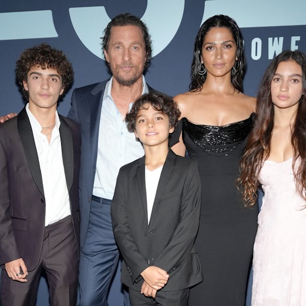 Matthew McConaughey và Camila Alves hiếm khi xuất hiện với cả ba đứa trẻ xinh đẹp trên thảm đỏ