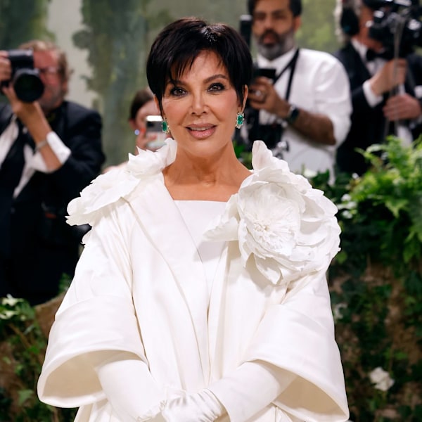 Kris Jenner 'rất xúc động' khi cô ấy phẫu thuật cắt ống dẫn tinh sau khi phát hiện khối u