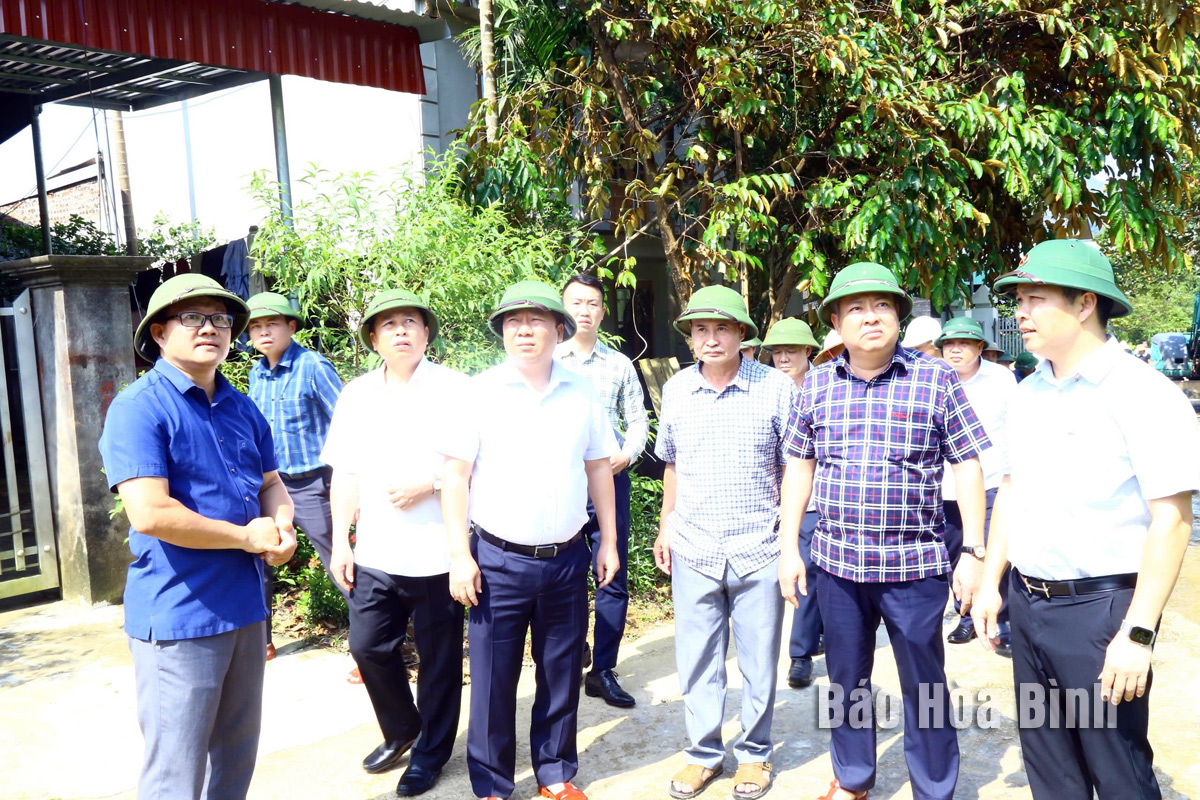 Bí thư Tỉnh ủy Nguyễn Phi Long kiểm tra tình hình sạt lở tại 2 huyện Lương Sơn, Lạc Sơn