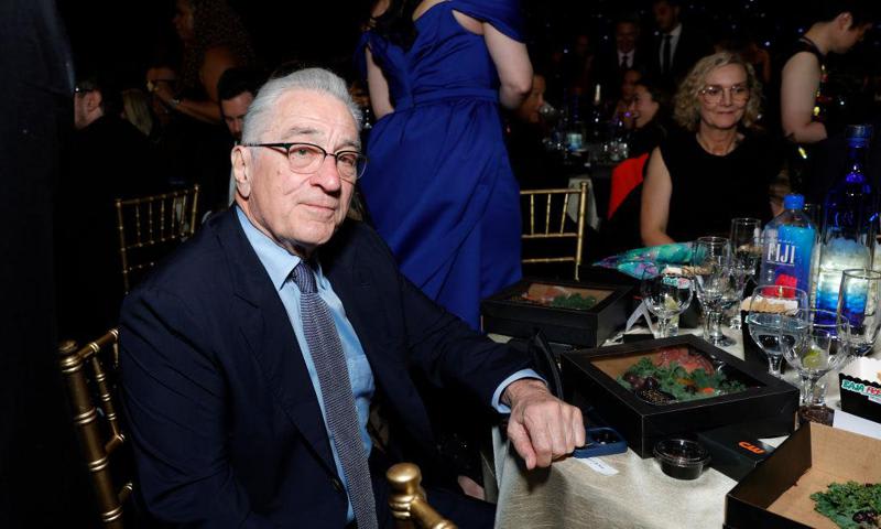 Robert De Niro xúc động nói về cô con gái mới chào đời Gia