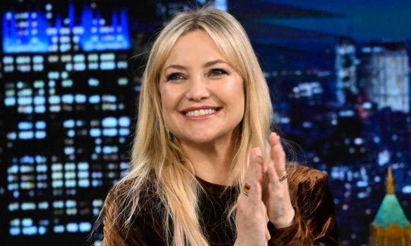 Kate Hudson mở đầu mối quan hệ với người cha xa lạ Bill Hudson