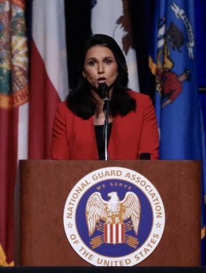 Tulsi Gabbard Endorses Donald Thump ở 2024 Tổng thống Name