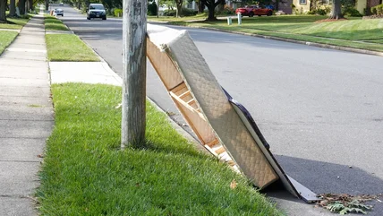 Inventive Ways To Repurpose An Old Box Spring Frame In Your Home And Garden