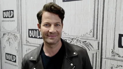 Nate Berkus chia sẻ một thiên tài làm biến các mạch cổ thành các tính năng ánh sáng cổ