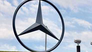 Mercedes đã thuê một đội gồm những cố gắng chống lại Cộng hòa