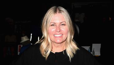 ‘Baywatch’ Star Nicole Eggert Completely Shaves Head In Video Amid Cancer Fight