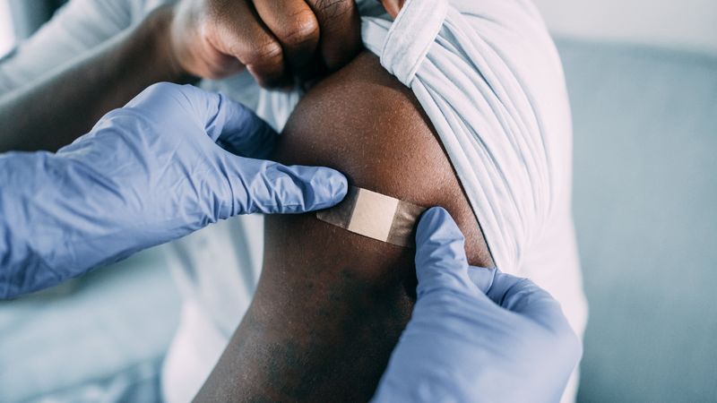 Vì vậy, đó là lý do tại sao bạn cảm thấy như shit sau khi COVID hoặc Flu shot