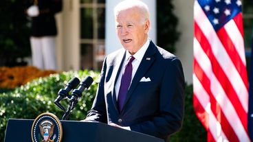 Biden trở nên hỗn xược với phóng viên đặt câu hỏi dài và yêu cầu theo dõi