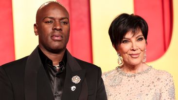 Corey Gamble bên cạnh Kris Jenner sau khi cô ấy hồi phục sau khi cắt ống dẫn tinh