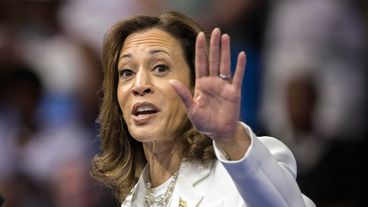 Kamala Harris giải thích bài dịch của cô trong vấn đề khí hậu then chốt và vấn đề nhập cư