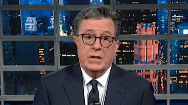 Stephen Colbert thực hiện một cú đánh nghiêm túc tại NFL trong đêm quan trọng nhất của nó