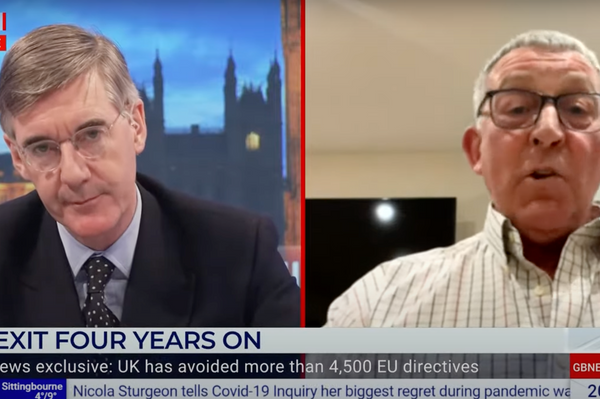 Khoảnh khắc khó xử Jacob Rees Mogg được nông dân dạy dỗ về Brexit