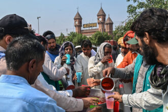 Là nhiệt độ ở Pakistan trên 120°, Không còn nơi nào để chạy