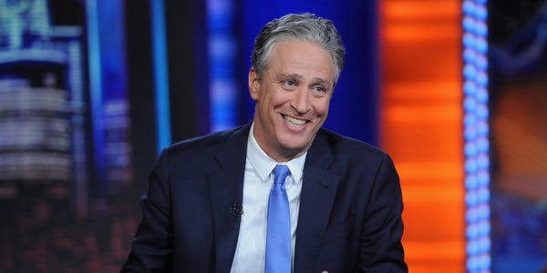 Jon Stewart sẽ trở lại dẫn chương trình 'The Daily Show' - nhưng có một nhược điểm