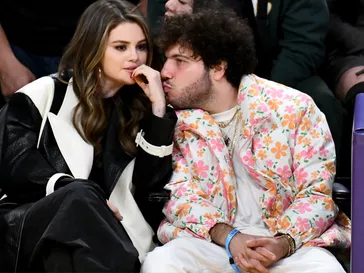 Benny Blanco nói anh ta thấy mình kết hôn và có con với Selena Gomez