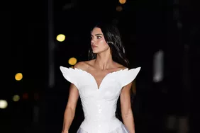 Kendall Jenner Wore 2 chiếc váy nhỏ màu trắng thiên thần đến Met Gala sau khi-Party