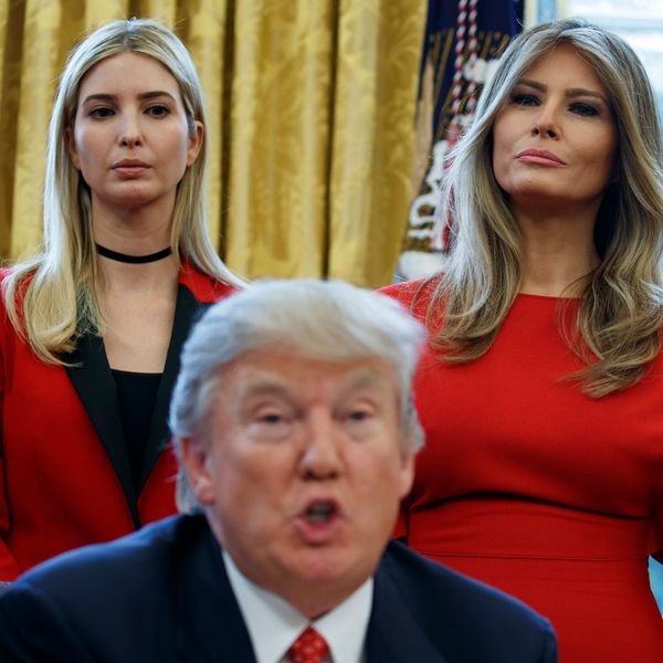 Ivanka và Melania ở đâu? Không phải tại phiên tòa đầu tiên