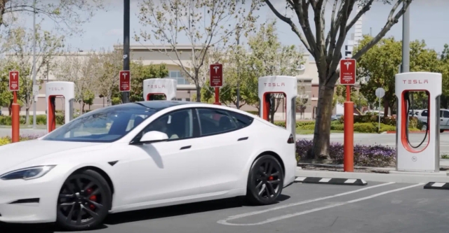 Tesla chuẩn bị xây dựng trạm Supercharger lớn nhất thế giới