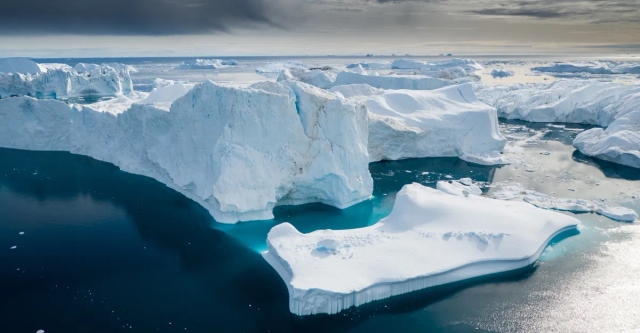 Vệ tinh cho thấy sự mất băng cỡ Albania ở Greenland do rau thay thế