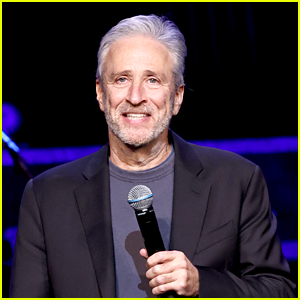 Jon Stewart trở lại với tư cách là người dẫn chương trình 'Daily Show', nhưng có một nhược điểm!