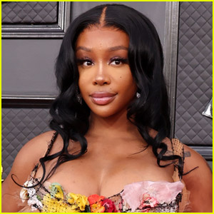 SZA Reveals Why She Had Her Breast Implants Removed